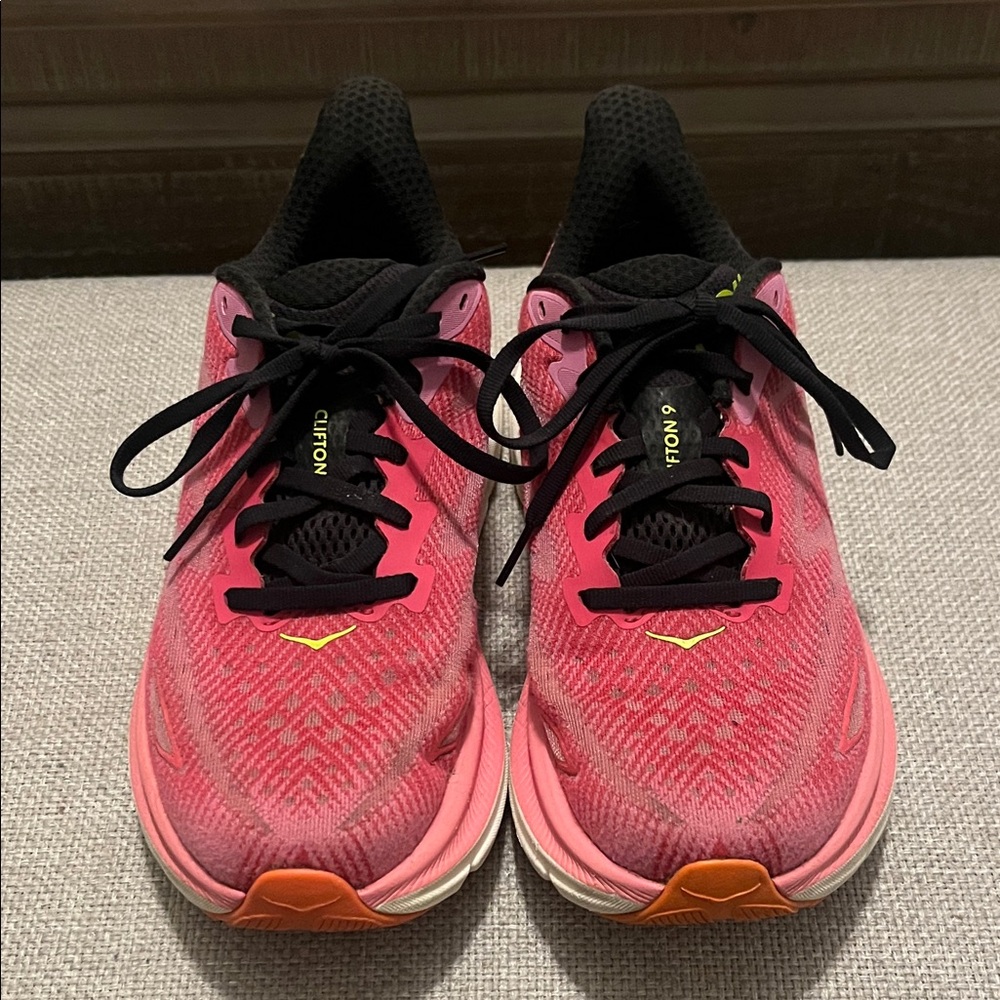 Hoka Clifton 9 fuchsia color sneakers, size 8.
